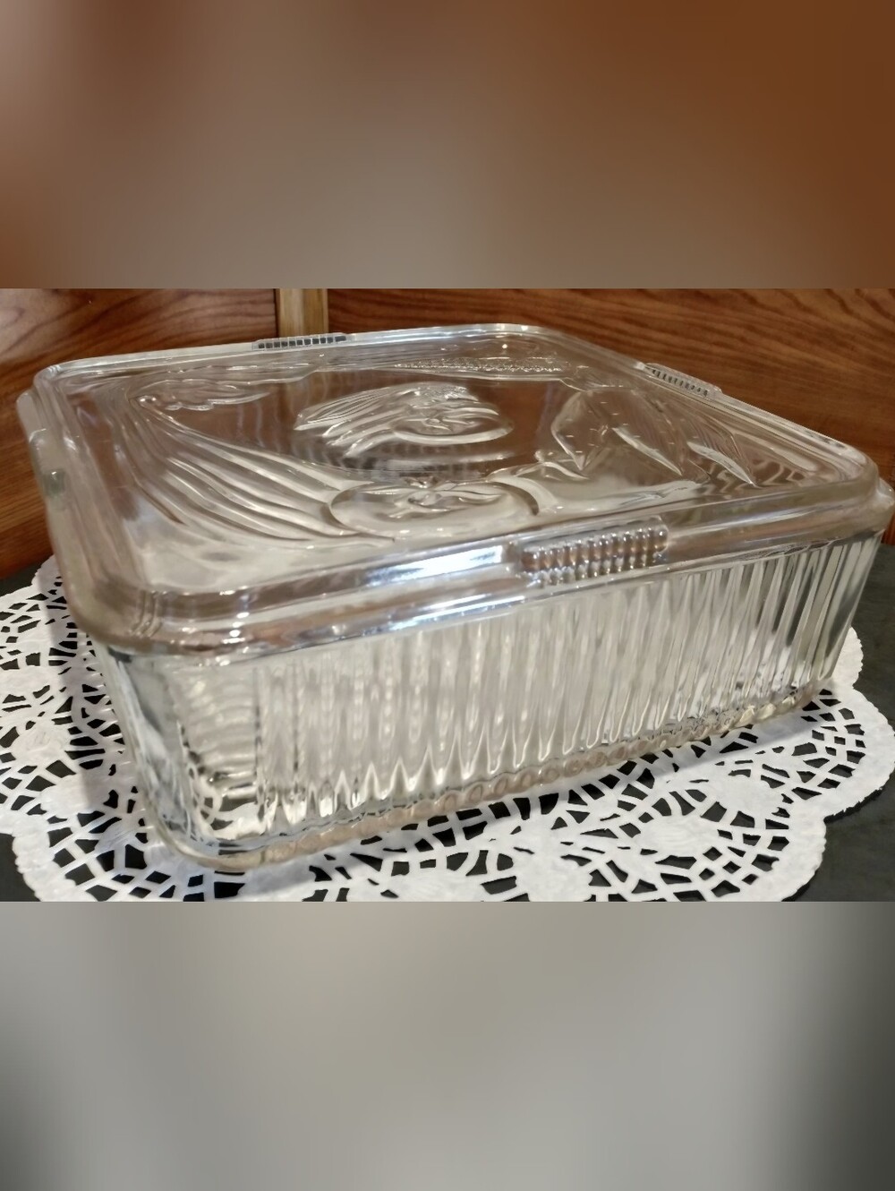 VINTAGE FEDERAL GLASS 8.5" SQ. RIBBED REFRIGERATOR DISH W/EMBOSSED & ORNATE LID